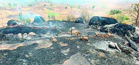 In villege supatre Fire the grass bale