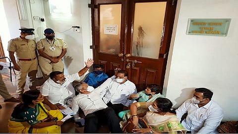 यशवंत जाधवांच्या ऑडिओ क्लिपवरुन मुंबई पालिकेत भाजप- शिवसेना सदस्यांचा राडा