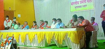 भुसावळ येथील भाजपच्या बैठकीत नगराध्यक्षांसह नगरसेवक गैरहजर !