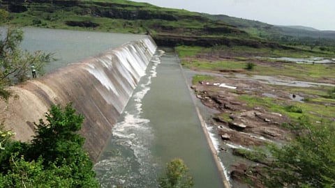 भोजापूर धरण अखेर 'ओव्हरफ्लो'