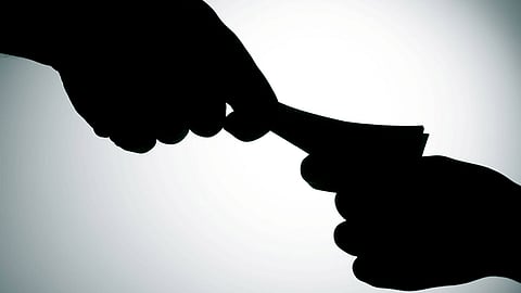 Caught a revenue assistant taking a bribe Ahmednagar