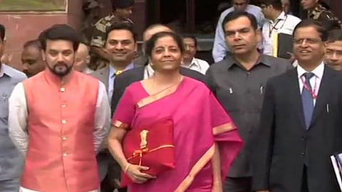 Budget 2019 : 'ब्रिफकेस'ची परंपरा निर्मला सीतारामन यांनी काढली मोडीत