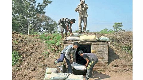 बंकरचे संग्रहित छायाचित्र