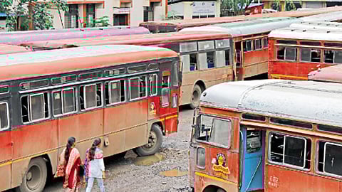 बस आगारांतच