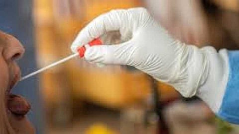 Pushing the police by refusing to take a swab in Akluj