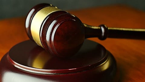Court hammer