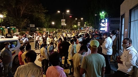 Crowds outside the medical until late at night to get remdesivir injection Nashik Jalgaoan dhule News
