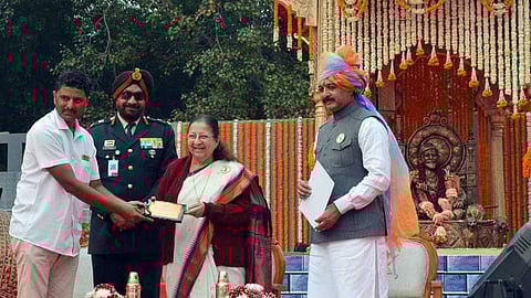 शिवजयंतीसाठी शिवभक्त सायकलवरून आला दिल्लीत!