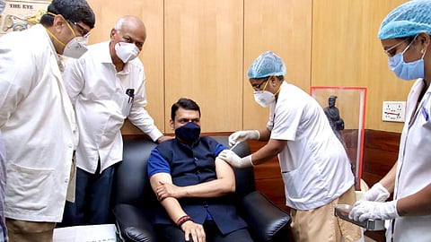 Devendra-Fadnavis-Vaccination