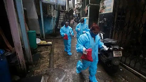 धारावी पुन्हा एकदा हॉटस्पॉटच्या दिशेनं? माहिममध्येही सक्रिय रुग्णांच्या संख्येत वाढ