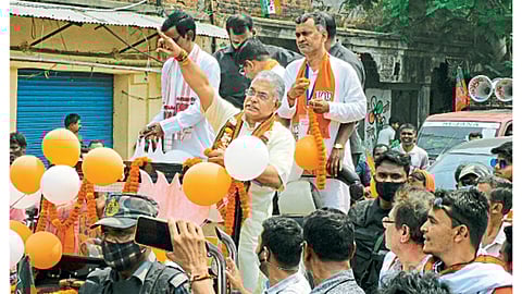 बांकुरा: पश्चिम बंगालचे भाजपचे प्रदेशाध्यक्ष दिलीप घोष यांचा मंगळवारी रोड शो झाला.