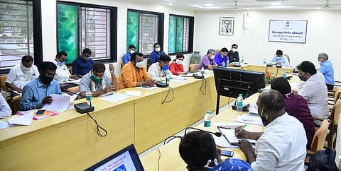 Divisional Commissioner Piyush Singh has instructed the candidates for the Teachers' Constituency elections to abide by the Code of Conduct and Rules..jpg