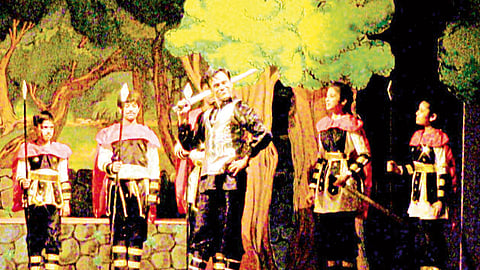 ‘ब्यूटी अँड द बिस्ट’ या लघुकथेवर आधारित ‘चांदोबा-चांदोबा भागलास का!’ या बालनाट्यामधील एक दृश्य.