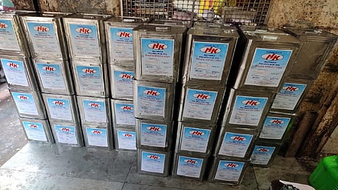 मुंबईच्या नळ बाजारातून 4 लाखांचा बनावट तेलाचा साठा जप्त