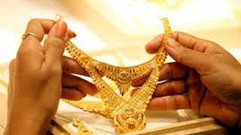 Gold market is booming again and customers prefer gold for weddings and investments