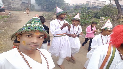 पथनाट्य कलाकारांमुळे प्रचारातील रंगत वाढली; साेशल मिडीयावरही धुरळा