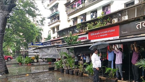 तवा व उडपी हॉटेलवर पालिकेने कारवाई केली.