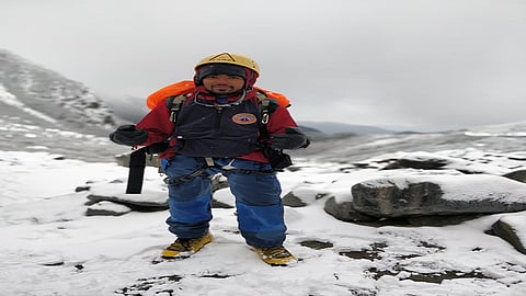 वसई ः गिर्यारोहक हर्षवर्धन जोशी.