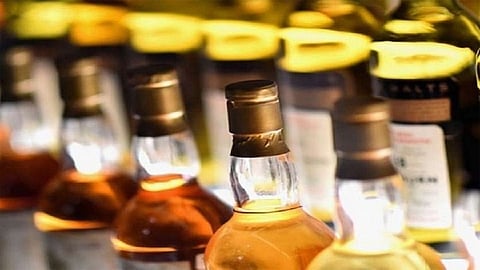 Illegal liquor seized at Amboli Ghat nashik marathi news