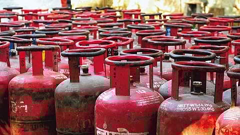 Indefinite strike of gas cylinder transporters continues nashik marathi news