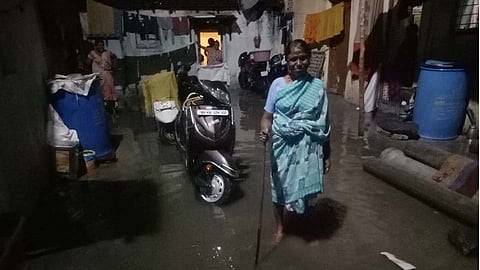 दापोडी-सांगवीकरांना पावसाचा फटका; घरातील पाणी काढण्यातचं गेली रात्र!