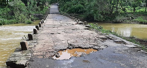 Bad condition of roads in Sindhudurg district