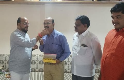 अधिकाऱ्याची गाव विकासासाठी चालना ही परिवर्तनाची नांदी