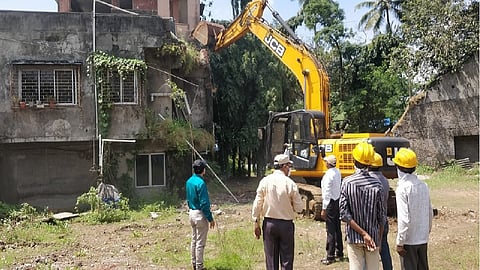 कल्याणमध्ये अतिधोकादायक इमारतींवर हातोडा, कारवाई करण्याचे आयुक्तांचे आदेश