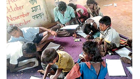 पौड - ‘डोनेट एड सोसायटी’मार्फत चालविण्यात येणाऱ्या ‘डे-केअर सेंटर’मधील मुले.