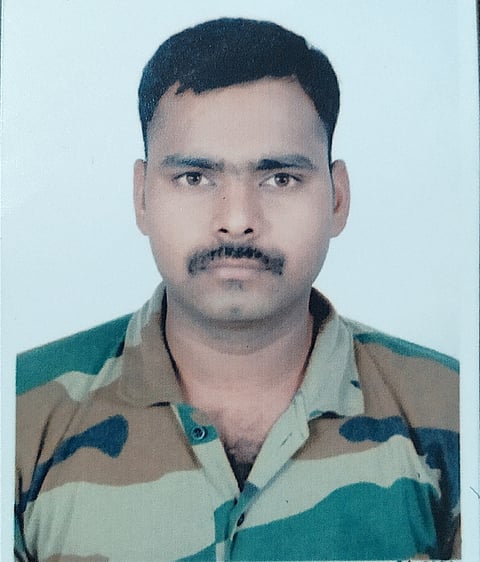 "तो' क्षण पाहण्यासाठी वडील हवे होते