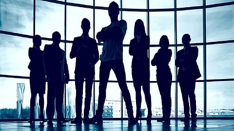 कर्ज फेडलं नाही तर 'ते' घरी येऊन बसतात आणि तुमच्या परिवारासोबत...