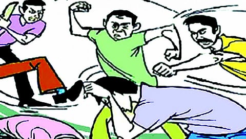 जळगावात अंत्ययात्रेतून परतणाऱ्या दोन टोळ्यांमध्ये गँगवार