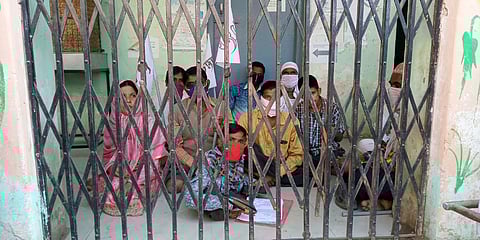 Akola News: In Motala, the cripples locked themselves in the Nagar Panchayat but the administration called them on assurance.