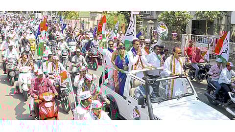 प्राधिकरण - मावळ लोकसभा मतदारसंघातील आघाडीचे उमेदवार पार्थ पवार यांच्या प्रचारार्थ रविवारी आयोजित रॅलीला चांगला प्रतिसाद मिळाला.