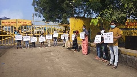 children are showing posters against pollution of mahalaxmi factory