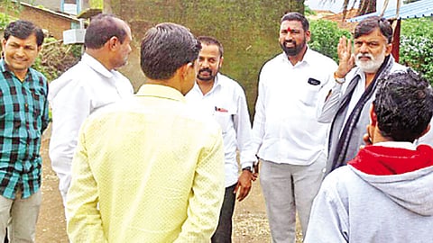 अंधारात बुडालेल्या आदिवासी वाड्या प्रकाशमान