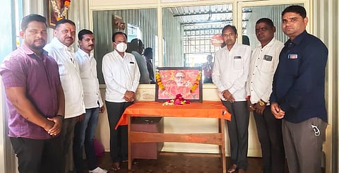 Greetings to Balasaheb Thackeray at the office of Minister Shankarrao Gadakh in Nevasa