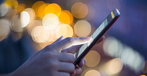 सिम ब्लॉक झाल्याचे सांगितले आणि निवृत्त शिक्षिकेचे ‘दिवाळे’ निघाले !