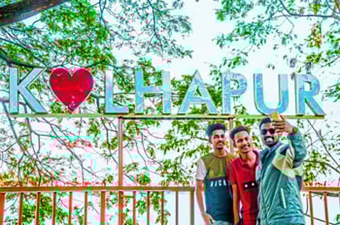 Sakarla attractive selfie point on the sidewalk; Youth crowd for photos