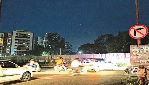 वर्धमान पेट्रोल पंपाजवळ बेशिस्त वाहतूक