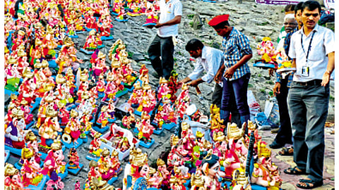 चिंचवड - संस्कार ग्रुपच्या मूर्तिदान उपक्रमास मिळालेला प्रतिसाद.