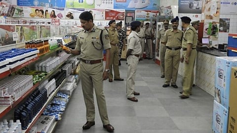 Paramilitary_canteen