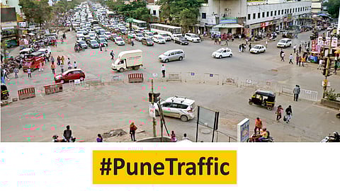 हिंजवडी - एकेरी वाहतुकीचा प्रयोग सुरू केल्यावर येथील शिवाजी चौकाचे चित्र.