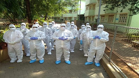 Rashtriya Swayamsevak Sangh activist rushed to the help to doctors in the red zone