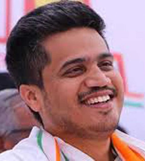 Announcing to give 30 lakh funds to Gram Panchayats without any objection