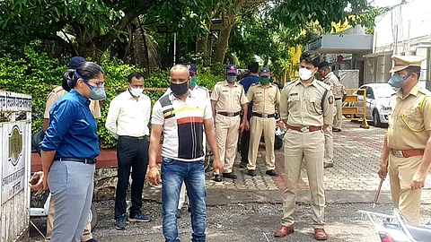थरारक : प्रेयसीच्या वादातून पोलिस ठाण्यातच खून