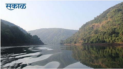 Steps of tourists towards Chandoli ...