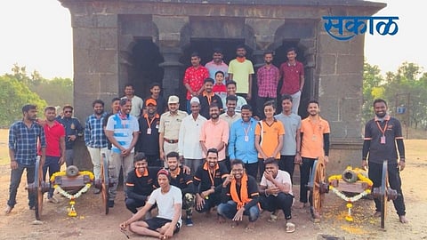 Hundreds of artillery shells found on the historic Pavangada were evacuated kolhapur marathi news