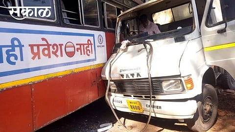 donwade Terrible accident Tempo driver injured crime marathi news