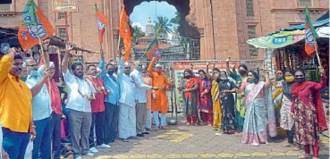 aggitation by BJP's against govt, Demand for immediate opening of temples